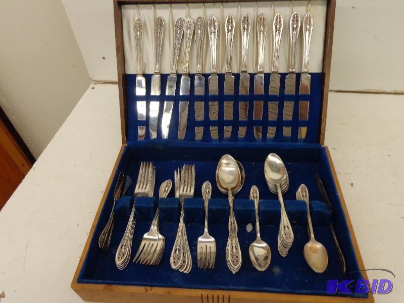 lot 13 image: 12 Piece Service Set Luxar Plate Wallace Come...