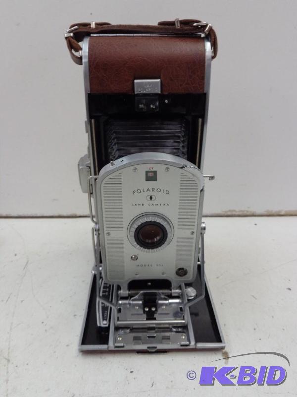 lot 139 image: Polaroid Land Camera Model 95B Speedliner Cle...