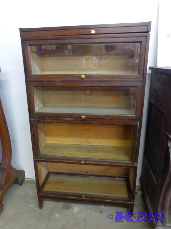lot 154 image: 4 Shelf Adjustable Glass Front Shelf Unit 2 S...