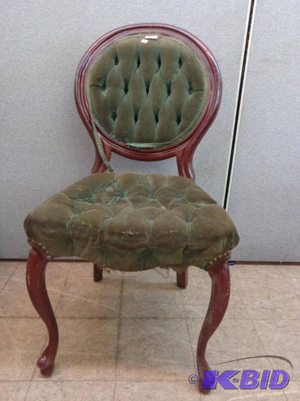lot 37 image: Vintage Round Back Sitting Chair Cushion has ...