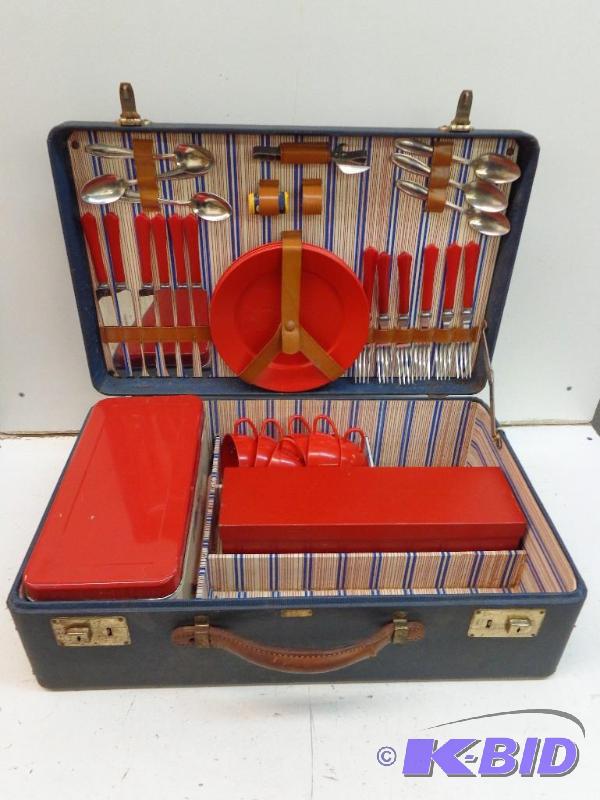 lot 49 image: 6 Piece Picnic Set in Suit Case Box is in goo...