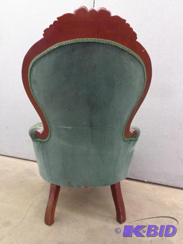 Carlton McLendon Furniture Co. Victorian Quee... | Antiques and