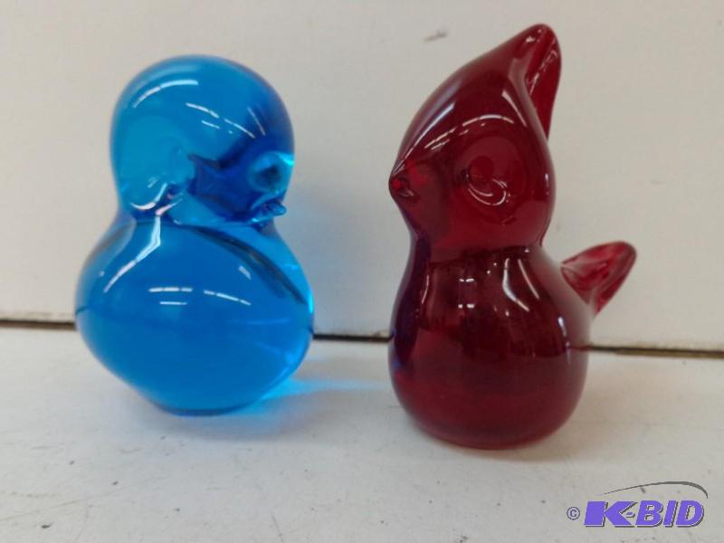 lot 63 image: Colored Glass Birds (1) Blue Glass Swallow 4....