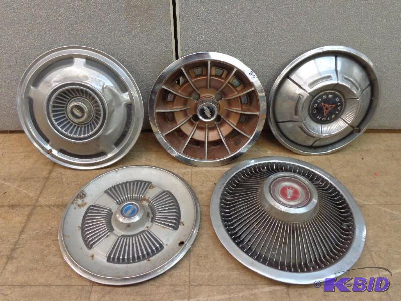lot 68 image: Assorted Hub Caps Chevrolet 4 Hole 14" D...