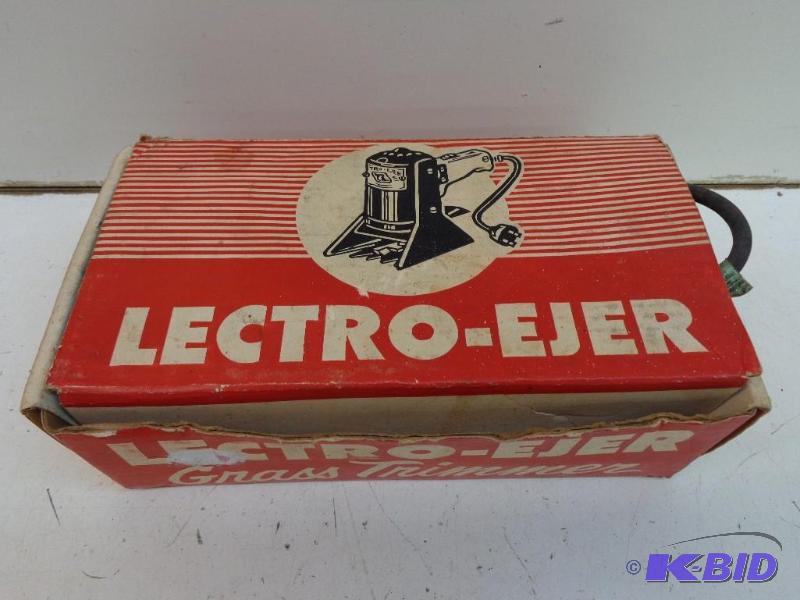 lot 71 image: Lectro-Ejer&nbspGrass Trimmer Model 1-53 AC ...