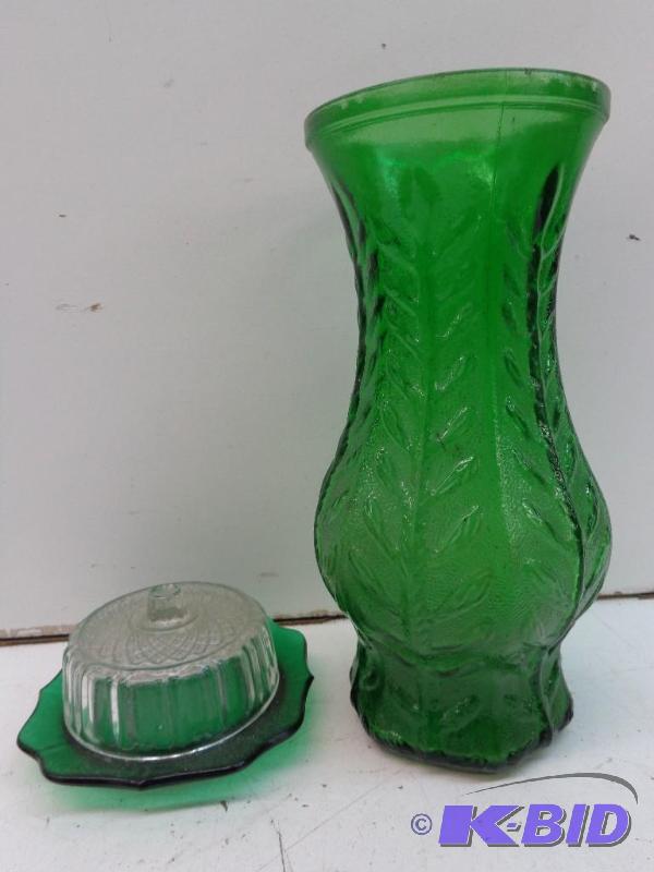 lot 77 image: Green Glass Flower Vase made for FTD and Gree...