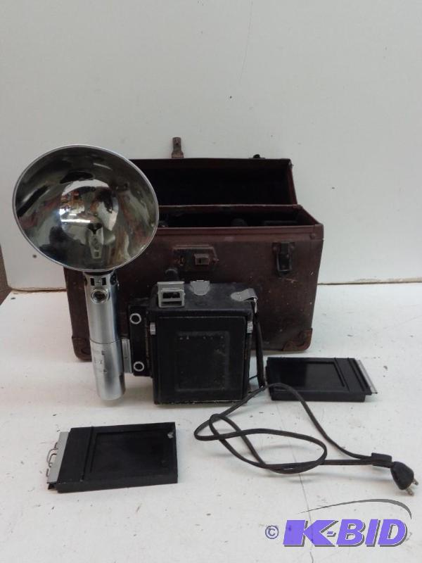 lot 8 image: Old Kodak Camera With Carry Case Unit has Kal...