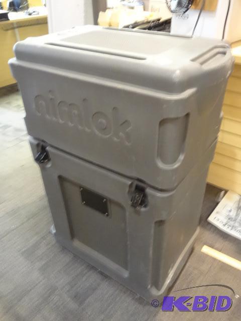 Nimlok portable trade show display. Velcrobac...