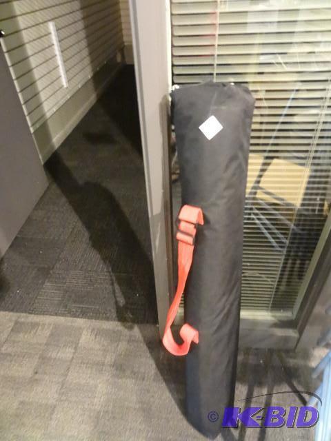 Table top pull out retractable trade show dis...