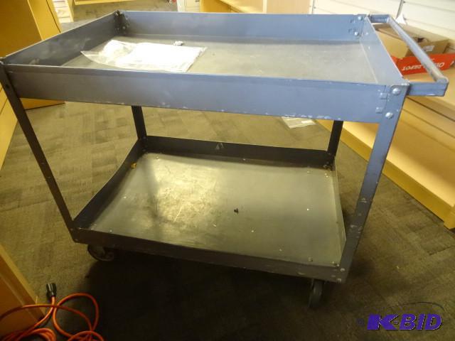 Metal shop cart. 36 x 25 x 31...