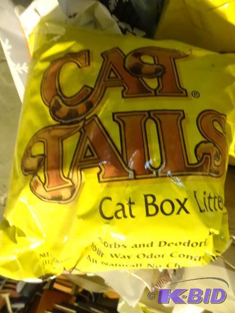 lot 124 image: Approx 70 lbs Cat Tails Kitty Litter...