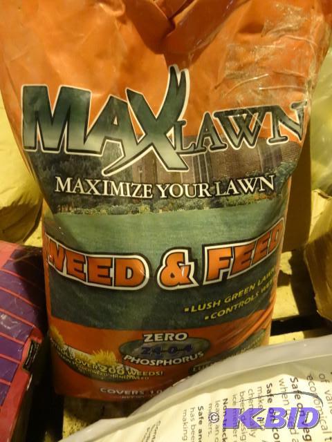 lot 129 image: Approx 32 lbs MaxLawn Weed and Feed covers 10...