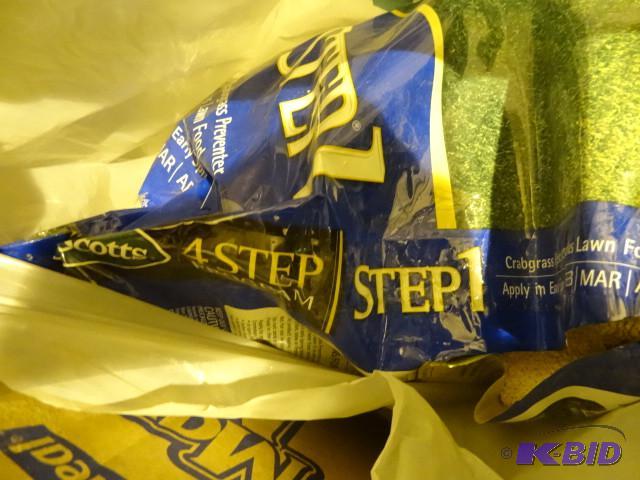 lot 137 image: Approx 15 lbs Scotts turf builder starter foo...