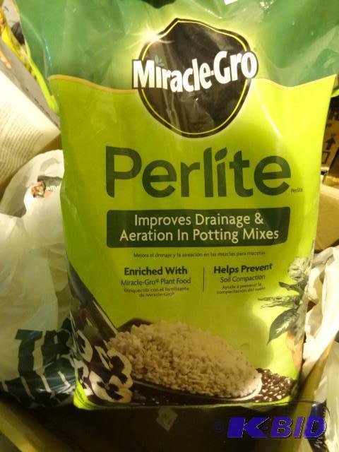 lot 138 image: Approx 75 lbs Cat Tails Kitty Litter...