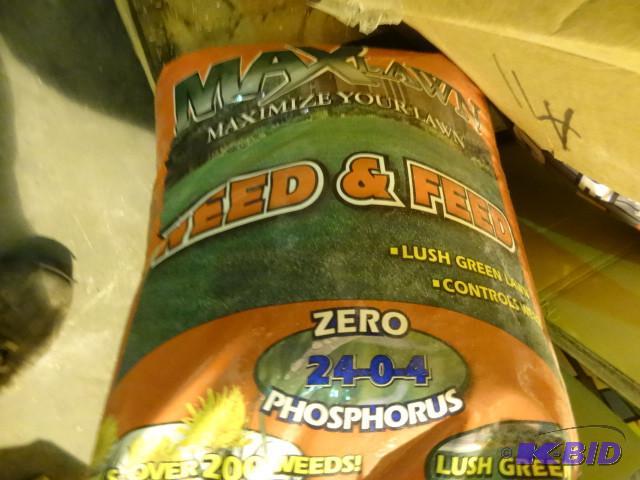 lot 141 image: Approx 32 lbs MaxLawn Weed and Feed covers 10...