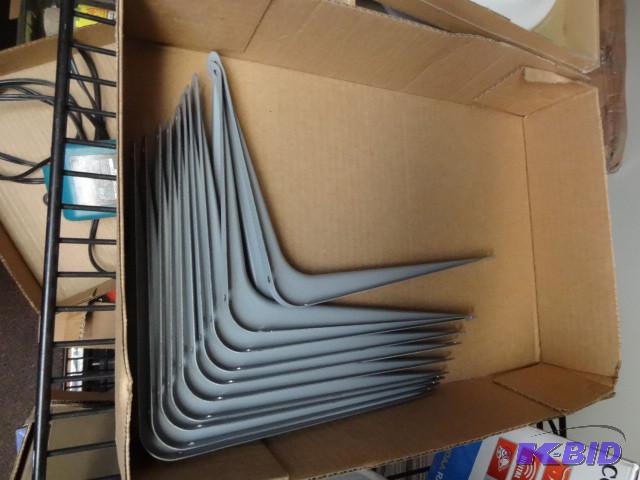 lot 184 image: Qty 10 New Stanley 8in x 10in Shelving Bracke...