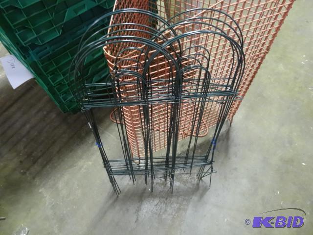 lot 252 image: New 3 ft tall arched top garden fence...