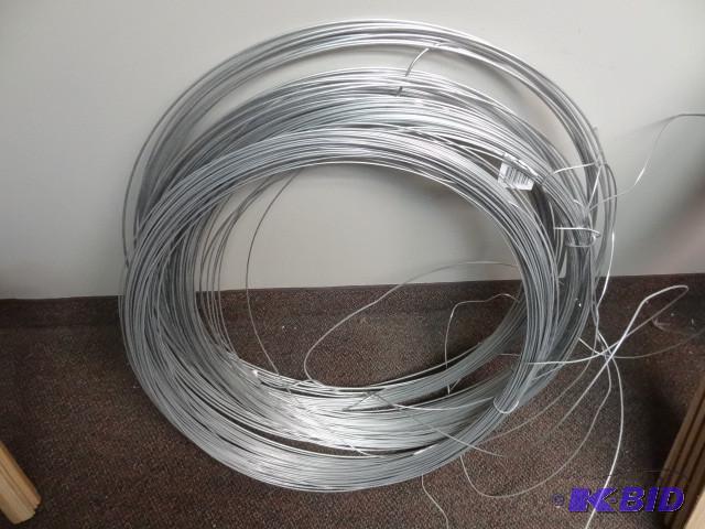 lot 26 image: New approx 20 lbs 9ga smooth galvanized wire...