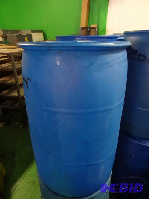 lot 289 image: Used 55 gal Blue Plastic Drum...