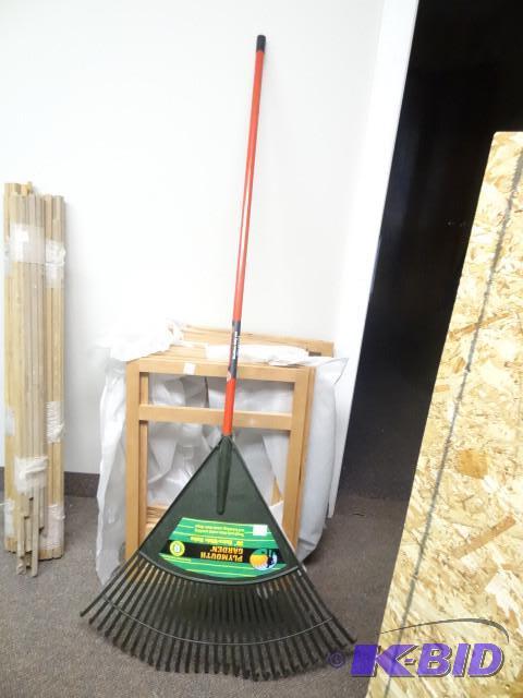 lot 30 image: New Plymouth Garden 30in extra wide poly rake...