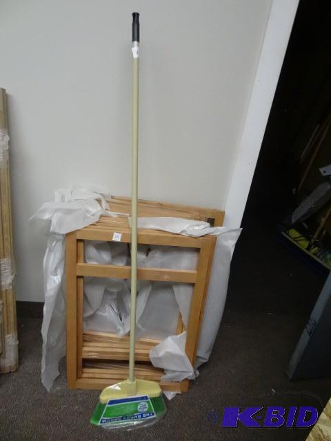 lot 38 image: New Bruske The Buddy Broom Industrial Quaslit...