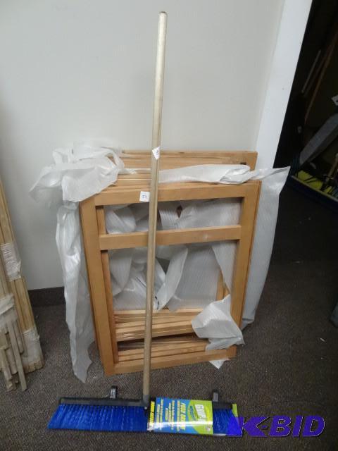 lot 41 image: New Grip It 24in push broom with wodden handl...