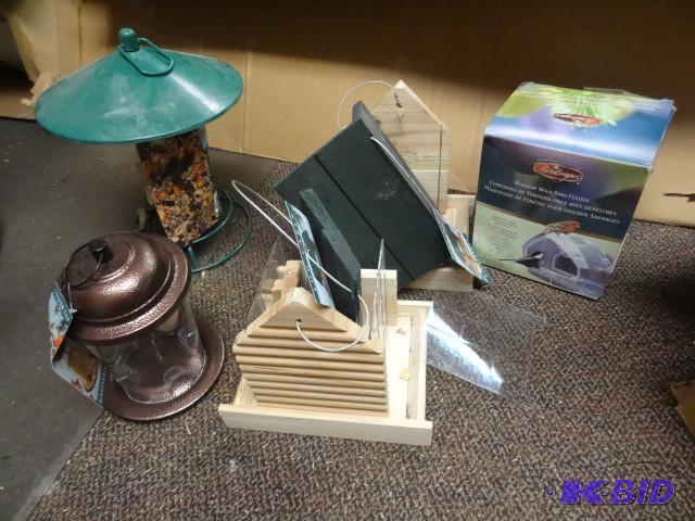 lot 51 image: New lot 4 bird feeders, all have some damage ...