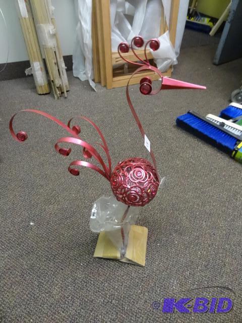 lot 58 image: New Metal Pecock Lawn Ornament  Pink...