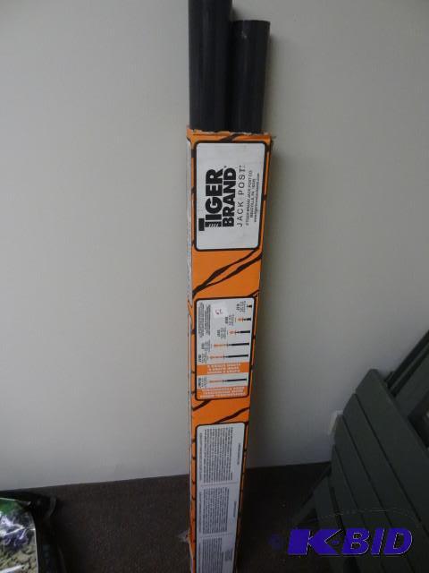 lot 62 image: New Tiger Post Jack Post 4ft 8in to 8ft 4in 1...