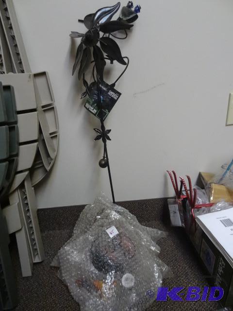 lot 65 image: New 4 pc lot outdoor and lawn decorations...