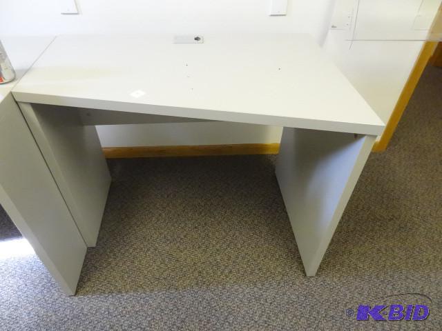 lot 100 image: 36 x 24 x 29 student desk...