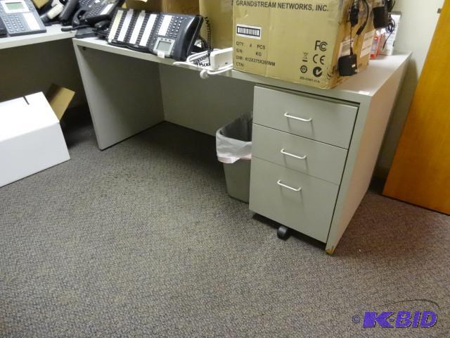 lot 107 image: L shaped desk with 3 drawer ped. And hutch. L...