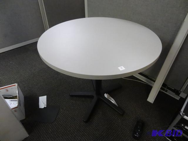 lot 124 image: 36" round table...