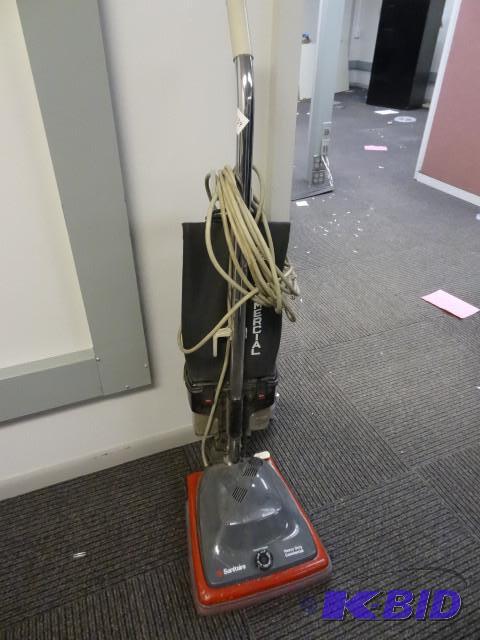 lot 139 image: Sanitaire heavy duty commercial vacuum...