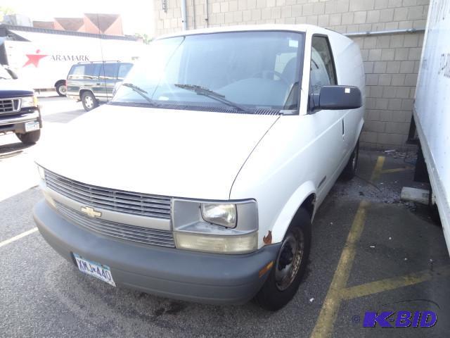 lot 2 image: 2000 Chevy Astro van. 168,708 miles on 4.3 lt...