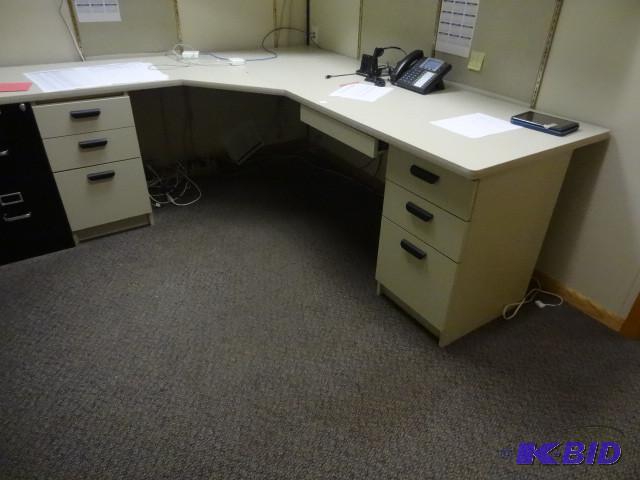 lot 4 image: 84 x 102 desk with 2 - 3 drawer peds....