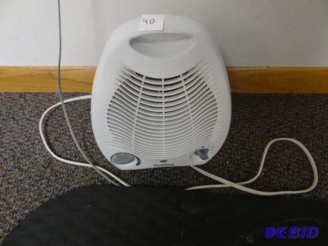 lot 40 image: Holmes electric heater...