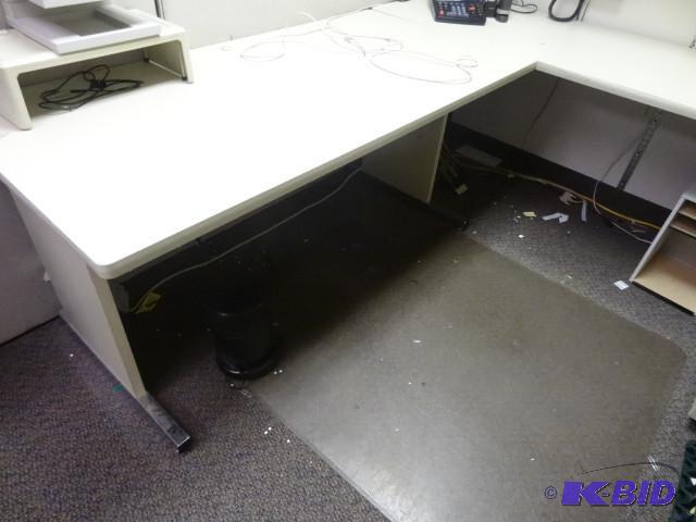 lot 64 image: U shaped desk system. 2 peds with 3 drawers e...