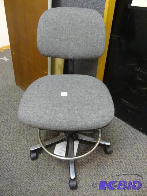 lot 72 image: Adjustable height stool on wheels....