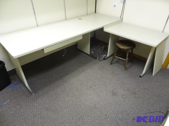lot 85 image: Desk unit L shaped. Pull out drawer. Dteached...