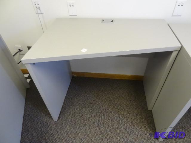 lot 94 image: 36 x 24 x 29 student desk...
