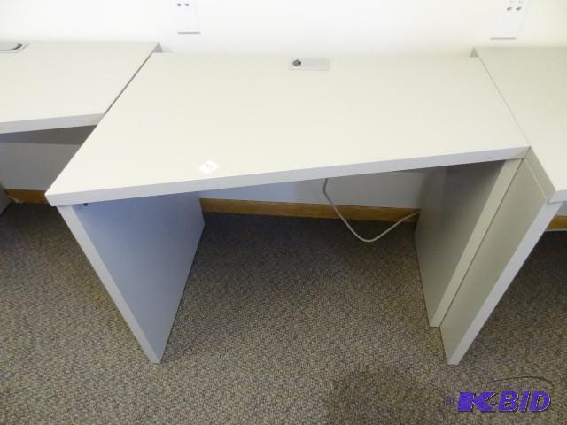 lot 95 image: 36 x 24 x 29 student desk...