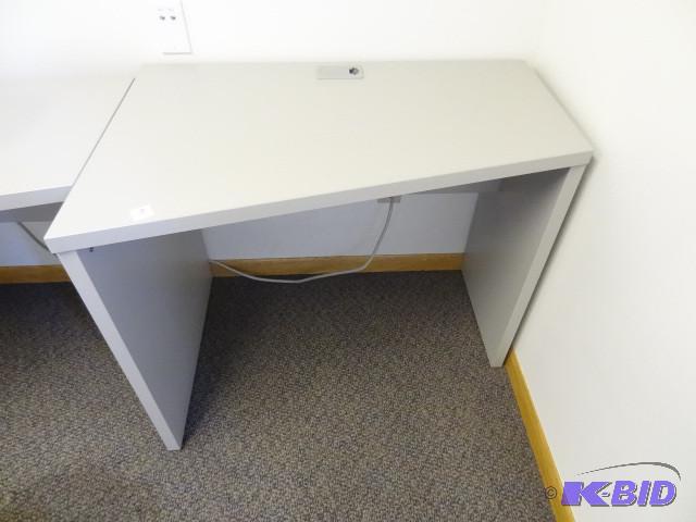 lot 96 image: 36 x 24 x 29 student desk...