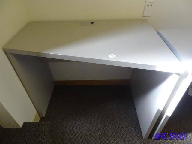 lot 98 image: 36 x 24 x 29 student desk...
