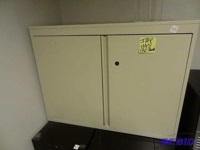 2 door metal cabinat with 1 shelf 36x17x28...