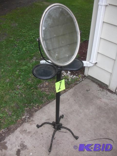 Beautiful ANTIQUE Mirror, Makeup table. Wroug...