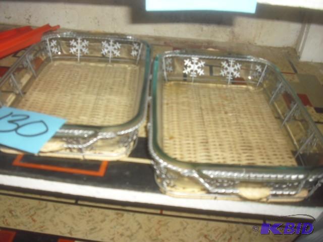2 PYREX, 9 x 13 baking dishes with plastic co...