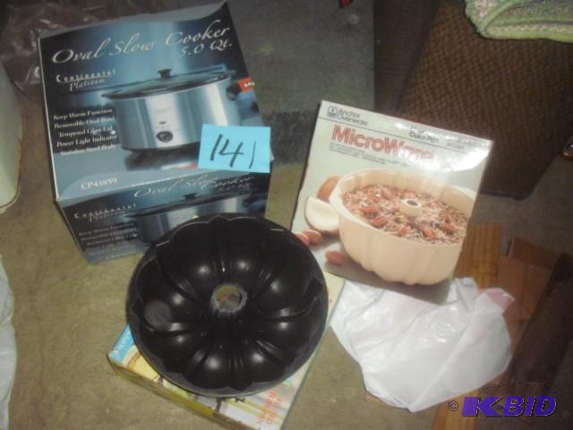 Oval slow cooker. New in box Bundt Pan Flut...