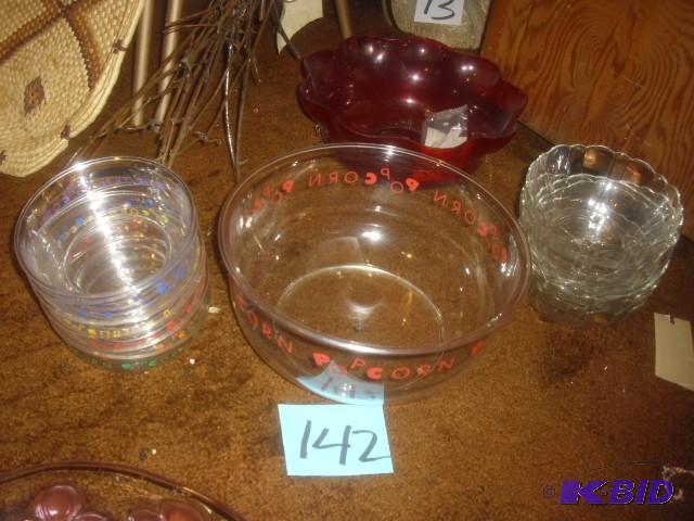 Plastic Popcorn Bowl and 6 plastic popcorn th...