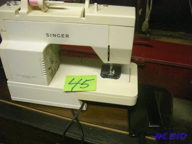 Singer 4530C sewing Machine. Untested...